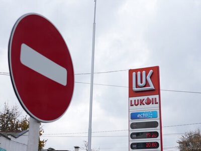 Попавший под санкции «Лукойл» продаёт зарубежные активы. Что будет с его проектами в Казахстане?