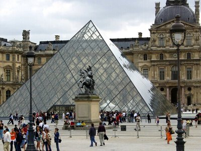  В Париже задержали еще пятерых подозреваемых в ограблении Лувра 