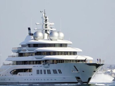 Имеет связь с Трампом: назвали нового владельца яхты Amadea российского олигарха