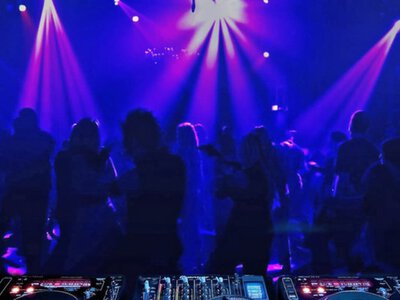 Скандал в одесском клубе: диджей включил российскую песню, глава ОВА возмущен