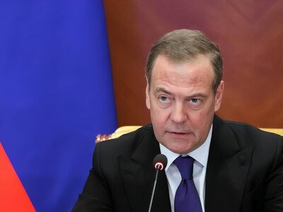 Страшный конец. Медведев ужаснулся размером помощи Запада Украине 