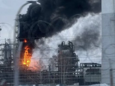 Логистика трещит по швам: удары по НПЗ в Саратове стали шоком для рф