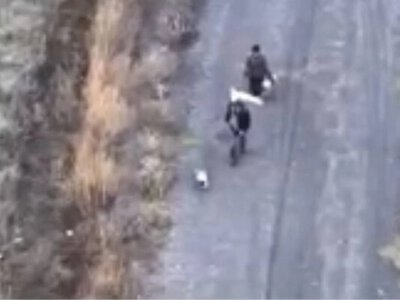 Шли под белым флагом: оккупанты убили двух гражданских и собаку FPV-дронами, прокуратура начала расследование