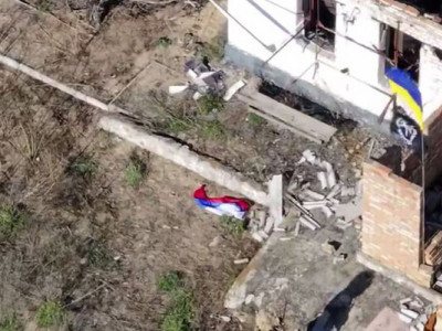 Флаг Украины подняли над островами Каховского водохранилища