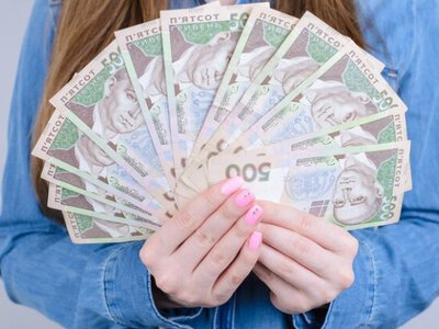 Разовая денежная помощь 6500 грн на зиму: кому предоставят и как получить средства