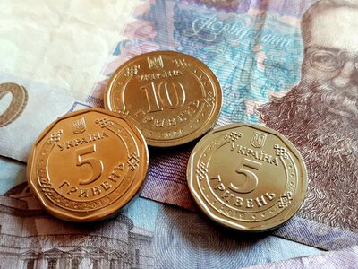 Кому и когда перечислят пенсию: правила обращения в ПФУ в 2025 году