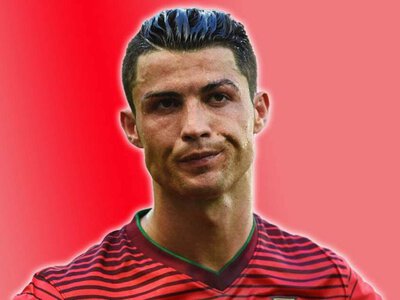 Минутная глупость: после удаления Роналду зацепился с исландцем