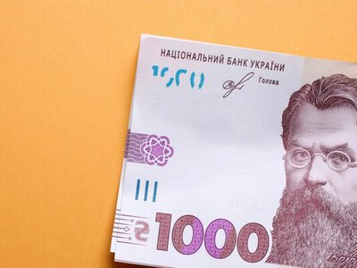 Тысяча Зеленского: как получить денежную помощь через Укрпочту