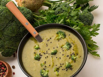 Брокколи и кокос: простой суп для уютного обеда