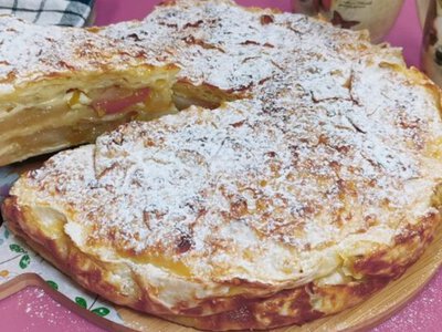 Яблочный пирог за 15 минут: быстрый рецепт из лаваша