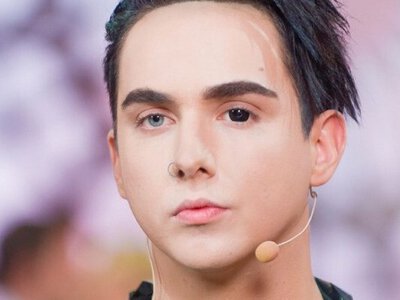 Певец MELOVIN из Одессы объявил о помолвке с парамедиком ВСУ на Майдане (фото)