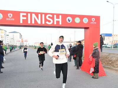 В Атырау впервые прошёл марафон с участием отцов и сыновей