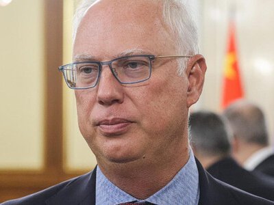 Bloomberg опубликовало стенограмму разговора между Ушаковым и Дмитриевым. Переговорщик Путина отреагировал 