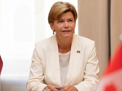  В Киев с визитом прибыла глава МИД Латвии 