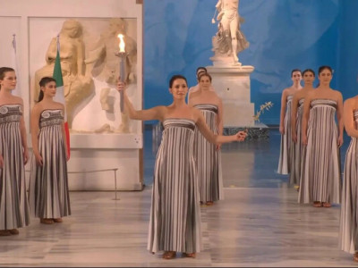 Милан-Кортина-2026: торжественно зажгли Олимпийский огонь