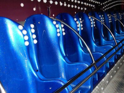 В Кременчуге из набиравшего скорость аттракциона выпали подростки 