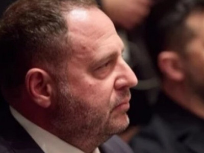 Зеленский все же уволил Ермака