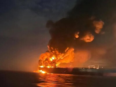 Взрыв и пожар в Черном море: горят два российских танкера