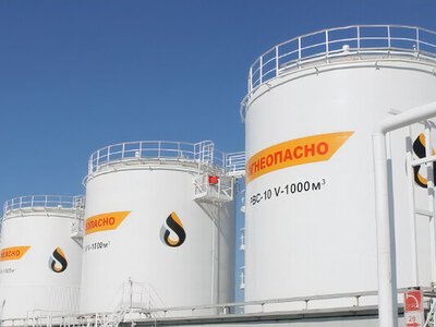 В Краснодарском крае раздалась серия взрывов, атаковали НПЗ. Видео 