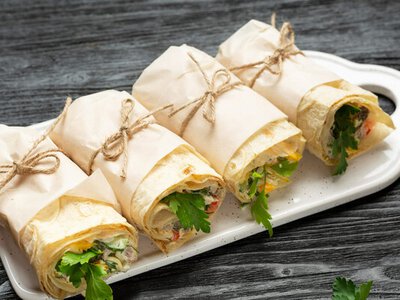 Блюда, которую готовят миллионы: простой рецепт яичного рулета с творогом на каждый день