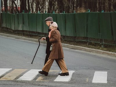 Физическая активность в среднем и пожилом возрасте снижает риск деменции