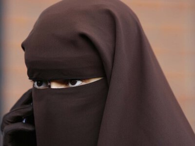 В Казахстане установили штраф за ношение в общественных местах никаба и другой одежды, закрывающей лицо