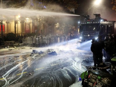 Кто нахимичил: что стоит за обвинениями в применении камита в Тбилиси