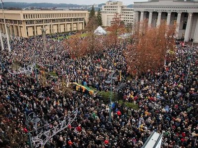 В Вильнюсе прошла массовая акция в защиту свободы СМИ и против изменений в законе о LRT