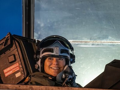 Кронпринцесса Швеции начала сбивать дроны. Фото 