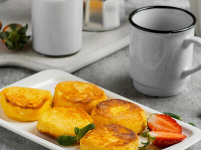 Секрет нежных сырников, как в детстве: простой рецепт на пару