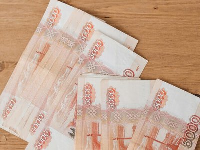 Рубль укрепился настолько, что это грозит экономике России – Bloomberg 