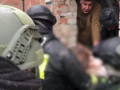 В Славянске спасатели извлекли женщину из-под обломков дома после авиаудара