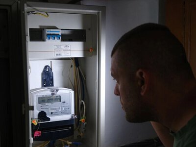 Счетчики электроэнергии накручивают лишние киловатты: потребителям сделали важное предупреждение