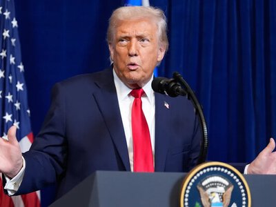 Протесты в Иране: Трамп угрожает действиями Тегерану в случае убийств протестующих