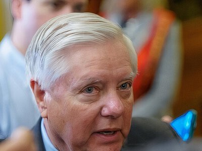 Помощь уже в пути. Сенатор Грэм обратился к иранским протестующим 