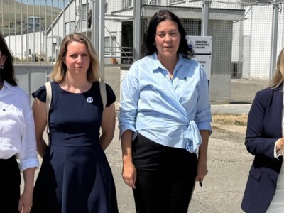 Женщины-политики выразили солидарность основательнице Batumelebi у колонии в Рустави