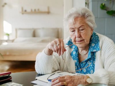 Пенсионеры могут не платить за коммуналку: кому это позволено