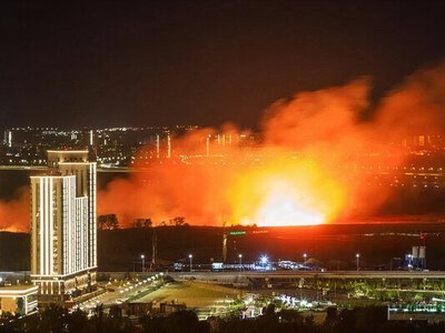 В Ростове-на-Дону – взрывы и пожары после атаки дронов. По данным СМИ, горит нефть 