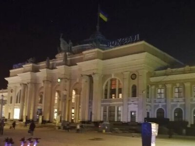 Одесский вокзал переходит в режим экономии: круглосуточно открыты “Пункти незламності”