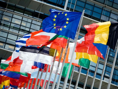 Евросоюз готов заморозить торговое соглашение с США из-за гренландских тарифов Трампа