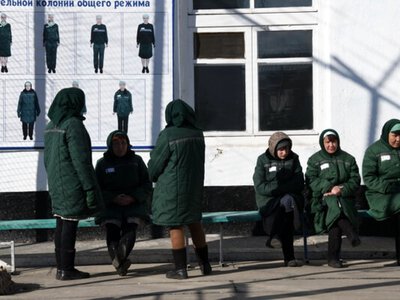 «Поедете санитарками». Россия вербует на войну женщин-заключённых из Центральной Азии?