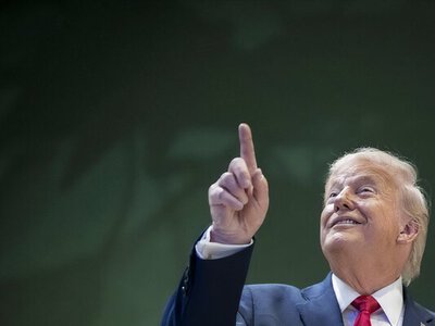 По $1 млн каждому. СМИ узнали, какую сумму может предложить Трамп жителям Гренландии 