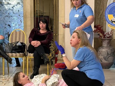 Когда секунды решают все: одесских врачей скорой помощи учат принимать роды в экстремальных ситуациях