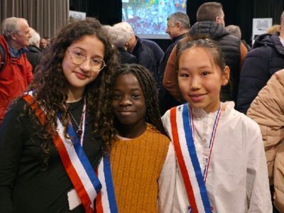 «Хочу стать политиком». Как девочку из Кыргызстана избрали депутатом во Франции