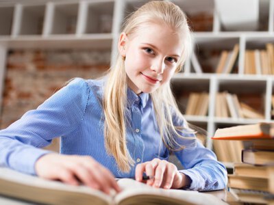 Родителям девочек в помощь: 7 украиноязычных книг о месячных