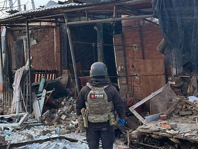 Парамедики спасли юношу из-под завалов после обстрела Славянска. Видео