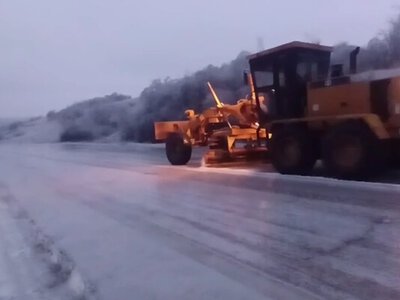 В ряде областей вторые сутки ледяной дождь, в Одесской области запрет на движение на одной из трасс - дорожники