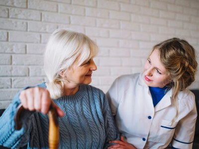 Пенсионеры могут оформить по 3200 гривен доплаты к пенсии: как это сделать