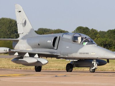 Чехия приняла меры против генерала, выступившего за передачу самолетов Украине