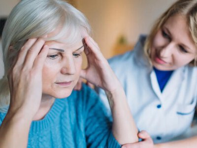 Затуманенный мозг — не просто усталость: как менопауза влияет на развитие болезни Альцгеймера